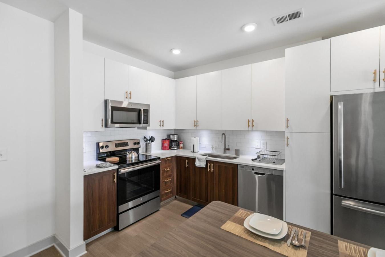 Urban Elegance 3br Experience 06 Apartment
