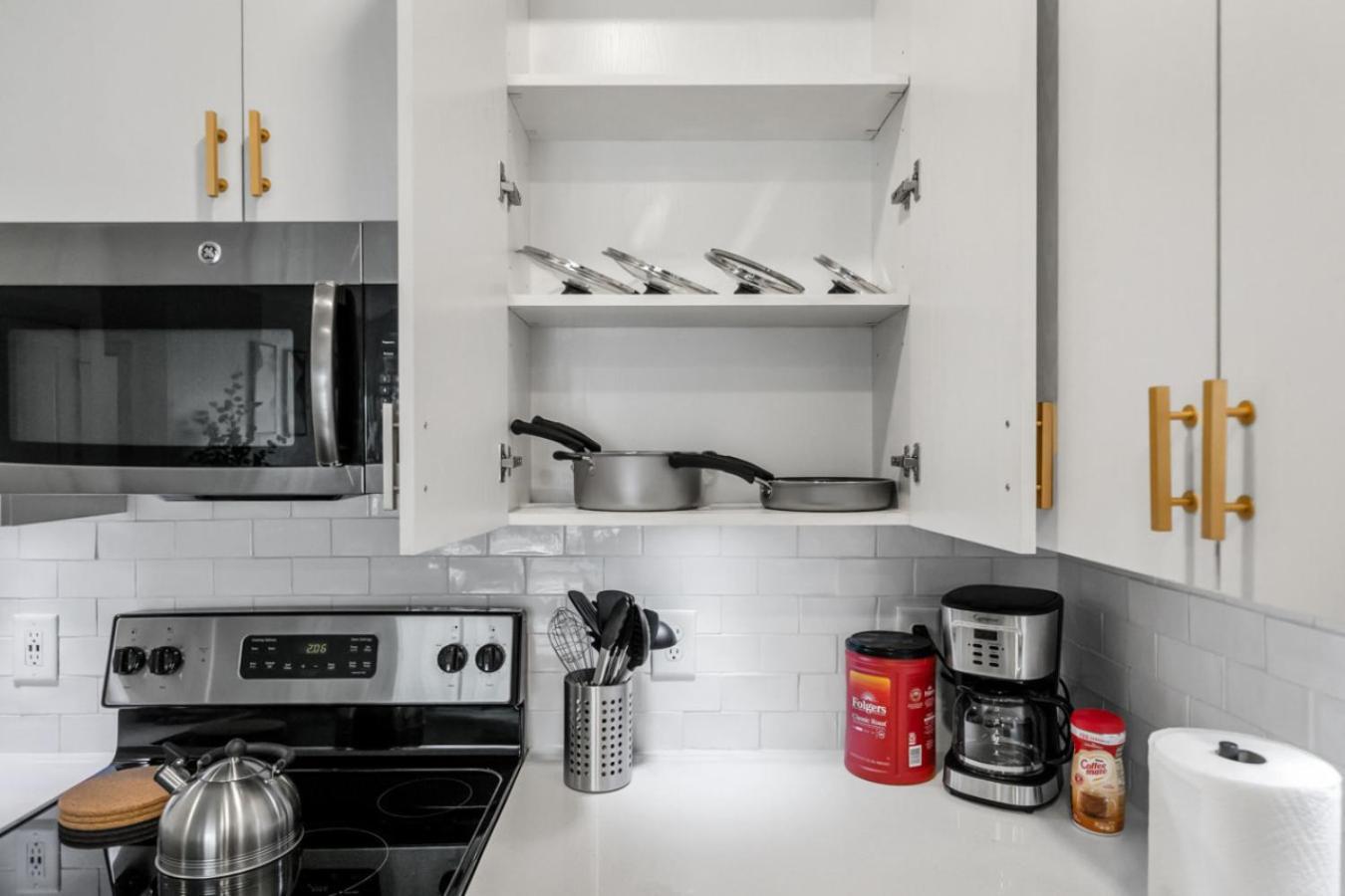 Urban Elegance 3br Experience 06 Apartment *