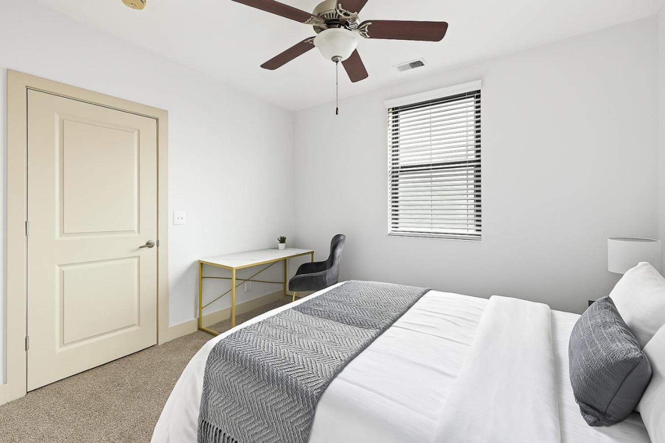 Relaxing 2br Near Hotspots Apartment