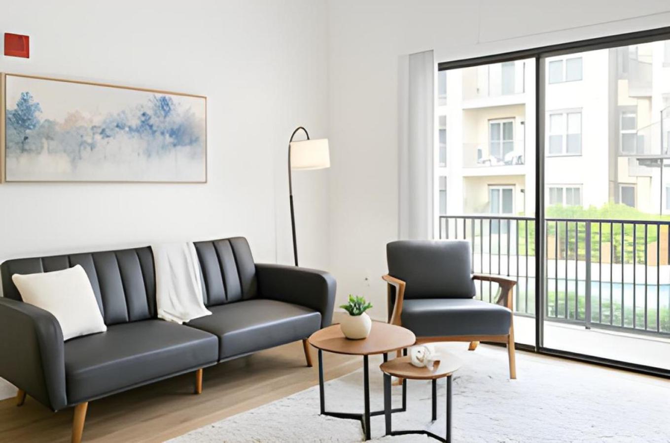 Apartment Stylish 1br Steps From Downtown Fun *