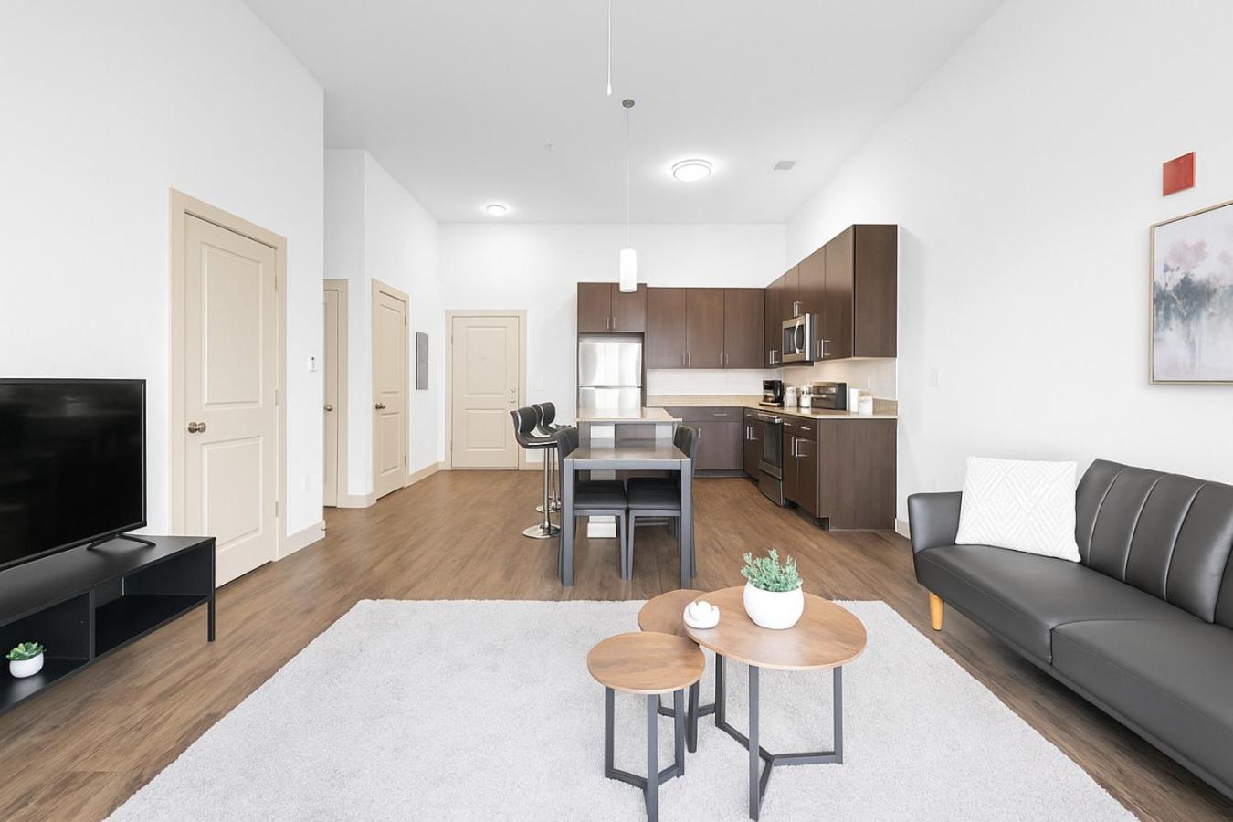 Apartment Stylish 1br Steps From Downtown Fun *