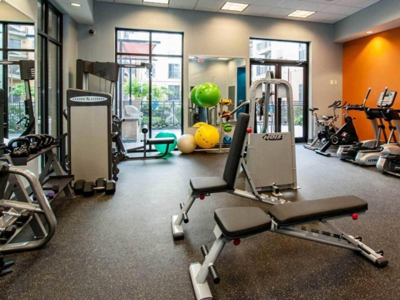 Stylish 1br Steps From Downtown Fun *