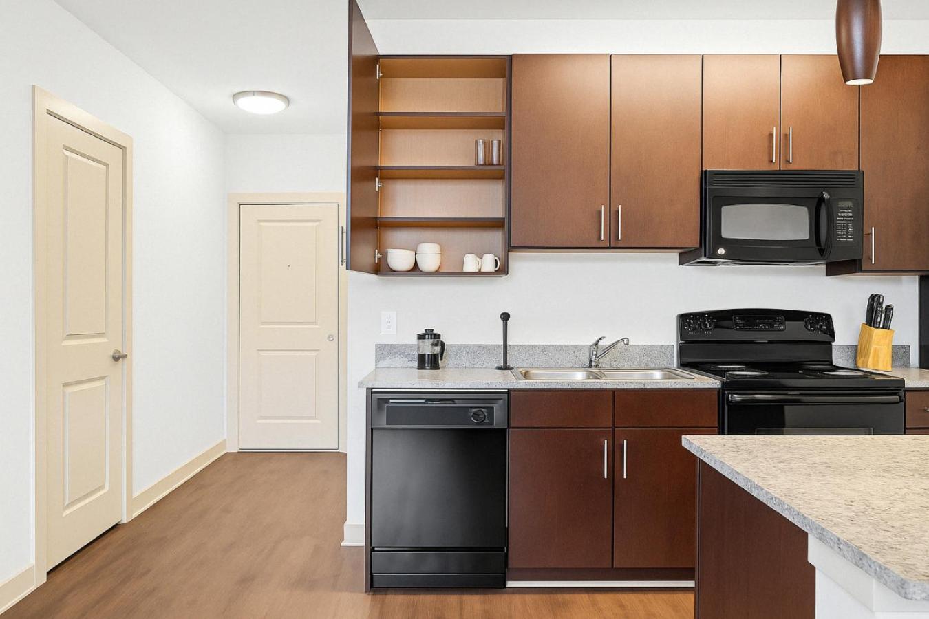 Elegant Near Bars, Dining And Uab
