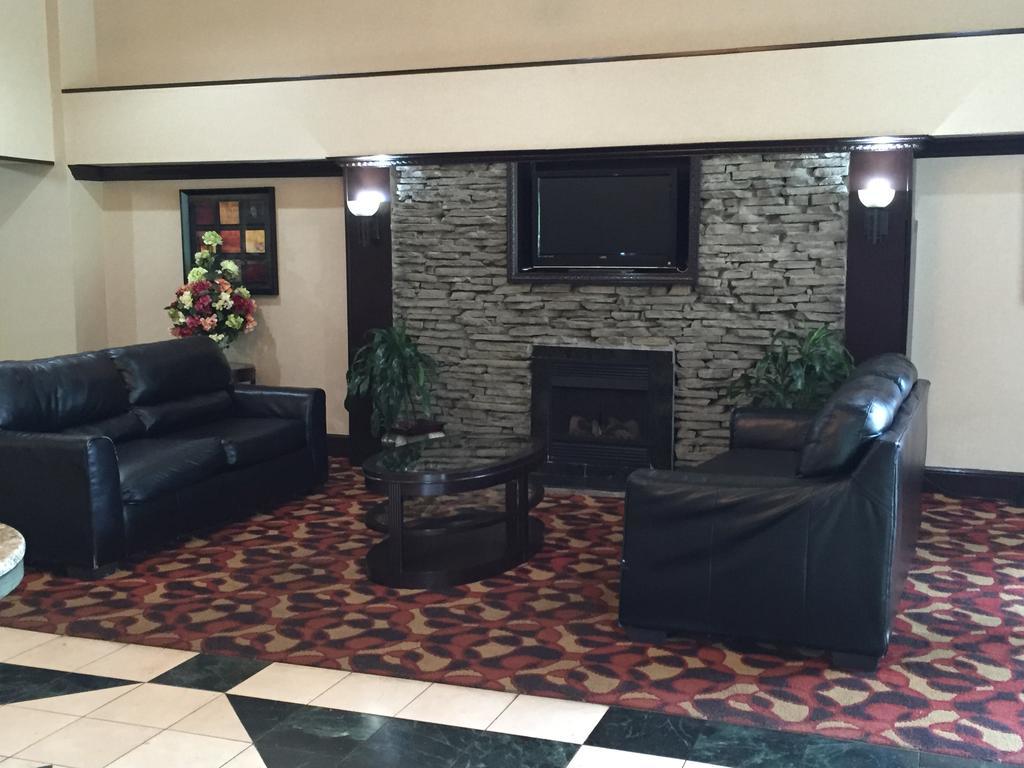 Hotel Ramada By Wyndham Airport 3*