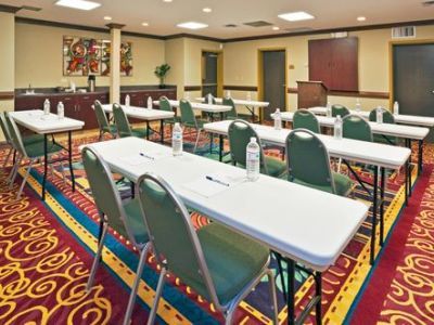 Express & - Inverness 280 By Ihg Hotel 2*