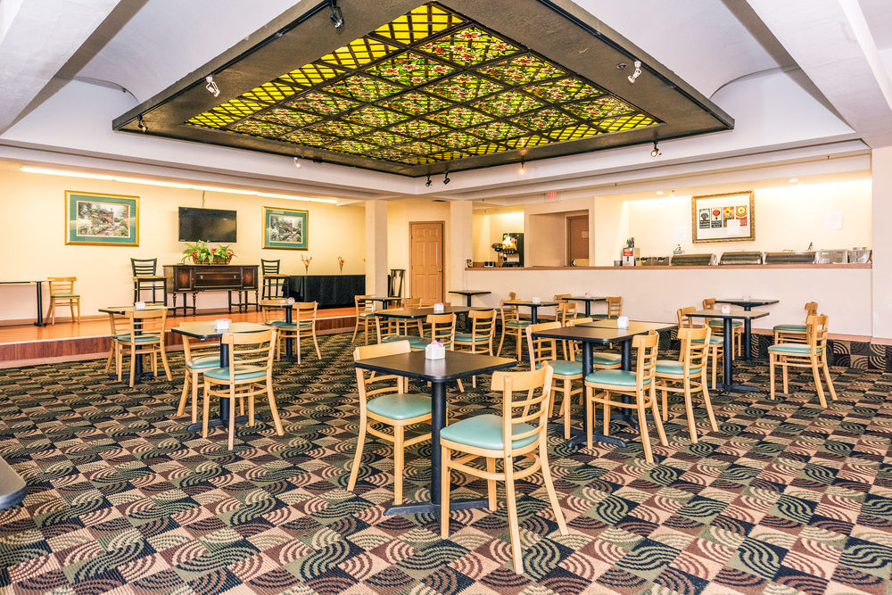 Ramada By Wyndham Airport 3*