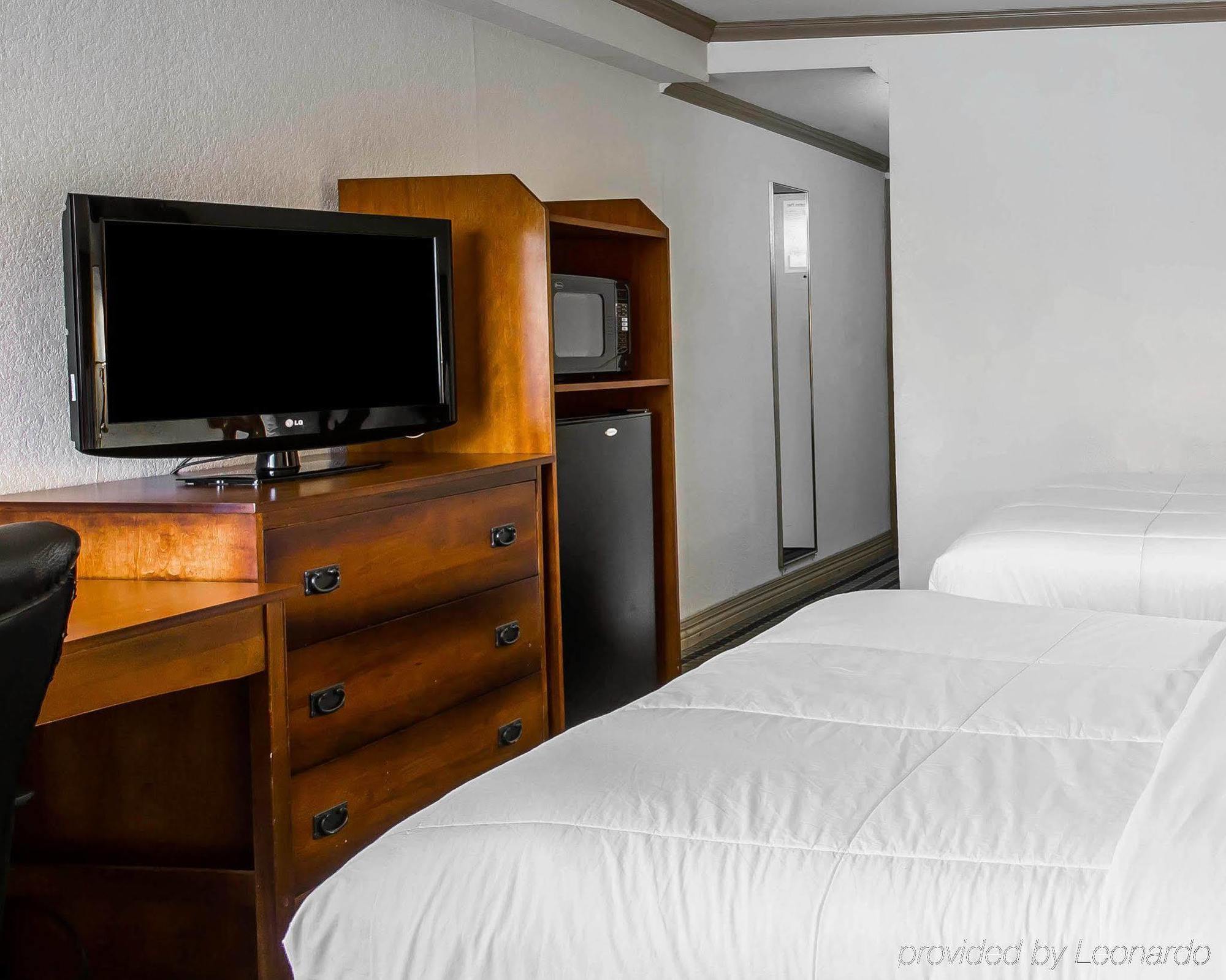 Ramada By Wyndham Airport Hotel 3*