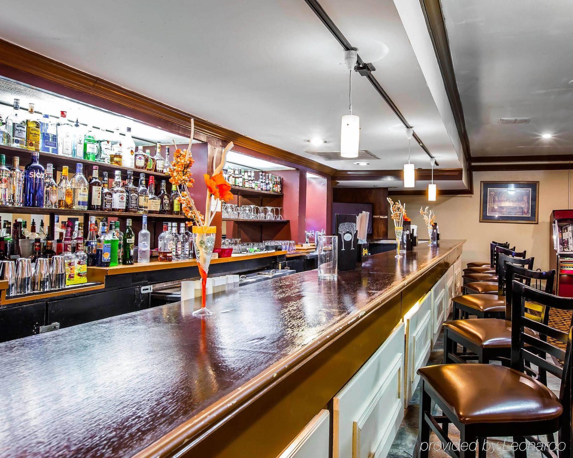 Hotel Ramada By Wyndham Airport 3*
