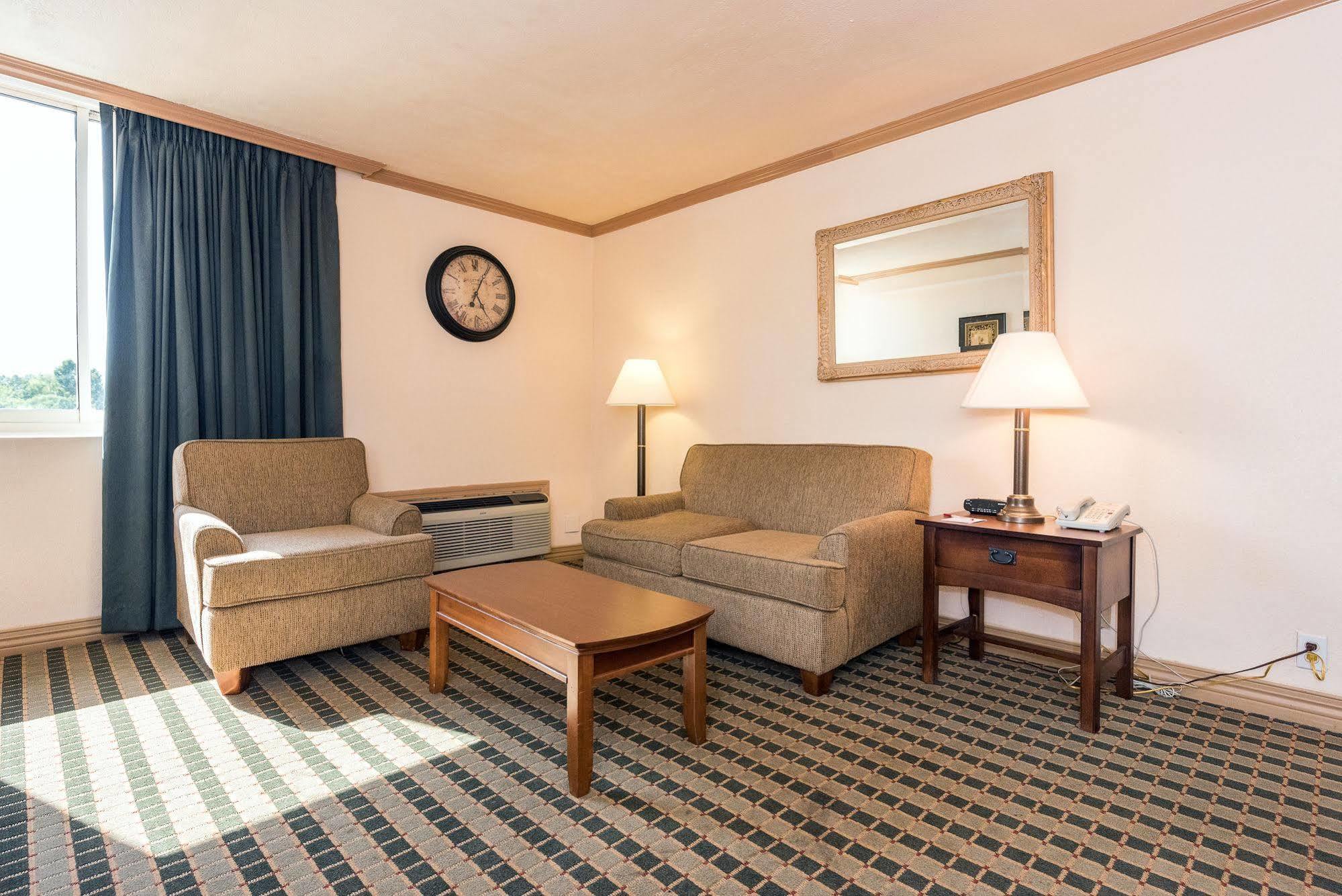 Hotel Ramada By Wyndham Airport