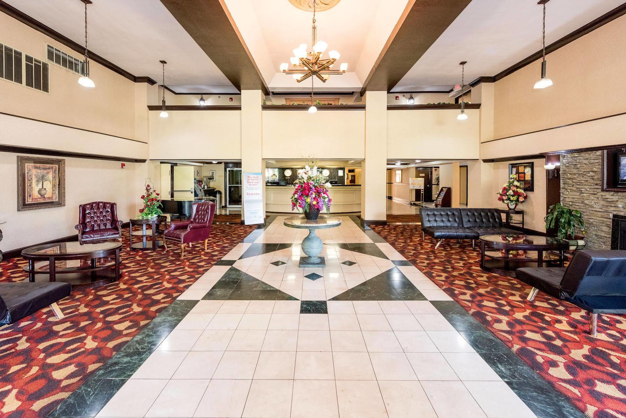 Hotel Ramada By Wyndham Airport 3*