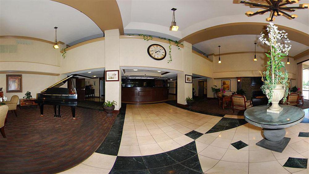 Ramada By Wyndham Airport Hotel 3*