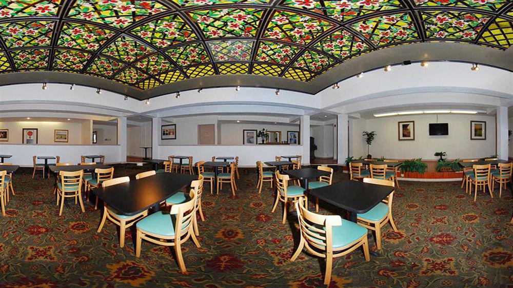 Hotel Ramada By Wyndham Airport