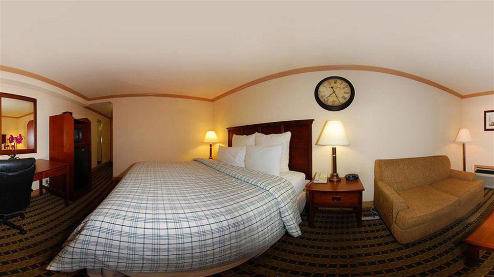 Ramada By Wyndham Airport Hotel