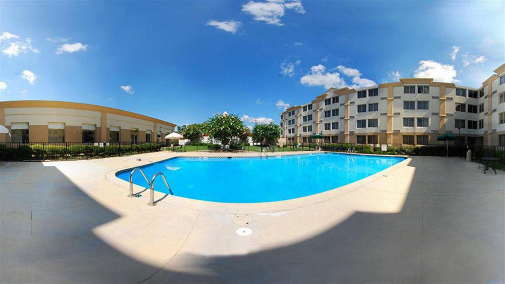 Ramada By Wyndham Airport Hotel