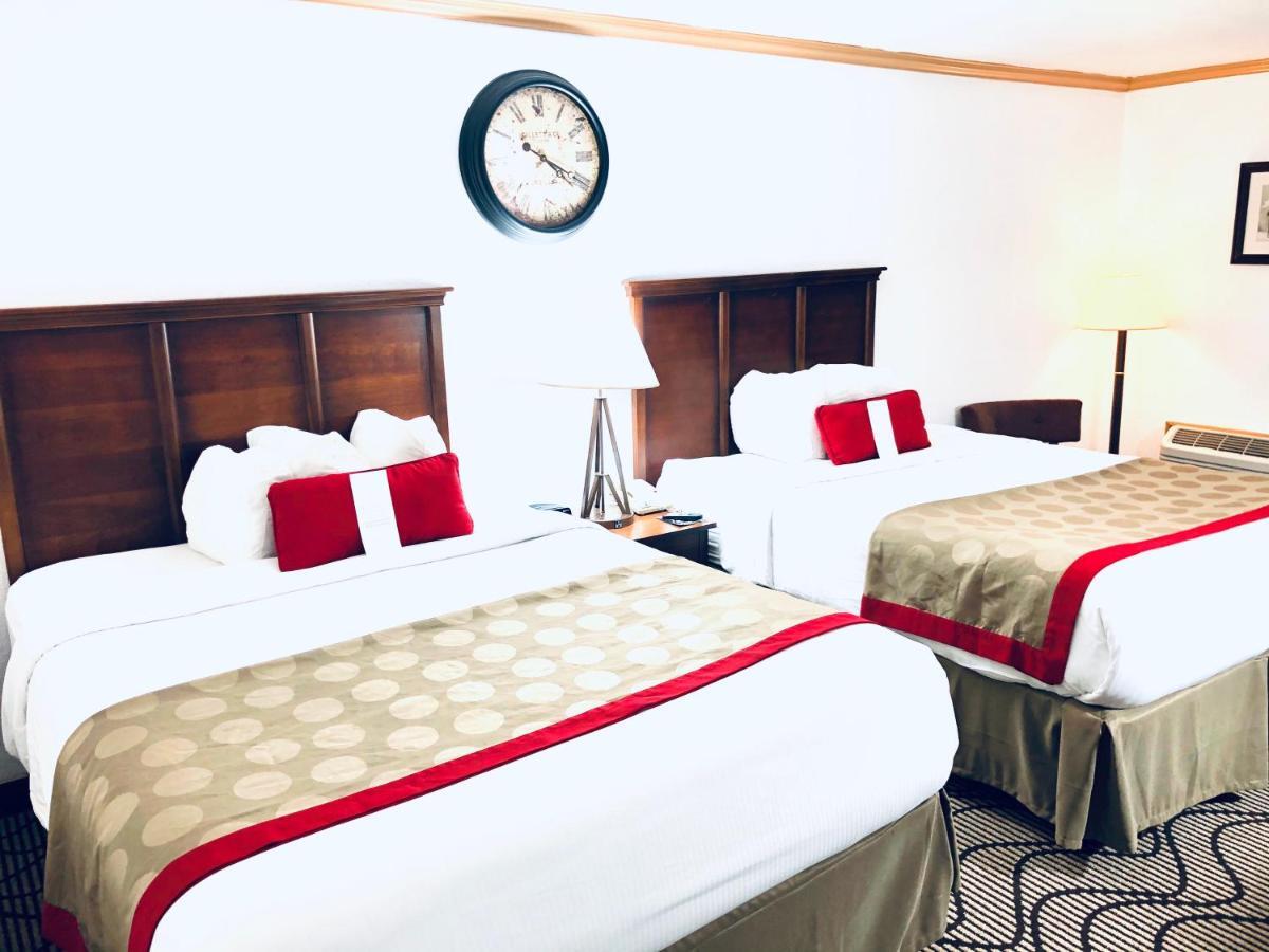 Hotel Ramada By Wyndham Airport 3*