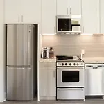 Landing Modern Apartment With Amazing Amenities