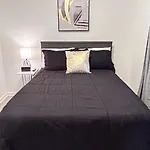 Studio A- Travel, Work And Play Only Minutes Away