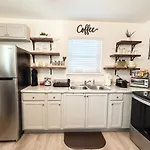 Studio A- Travel, Work And Play Only Minutes Away