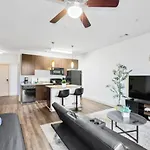 Chic Urban Living, Studio With Pool Access 09