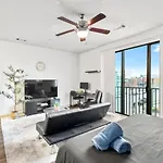 Chic Urban Living Studio With Pool Access