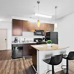 Chic Urban Living Studio With Pool Access