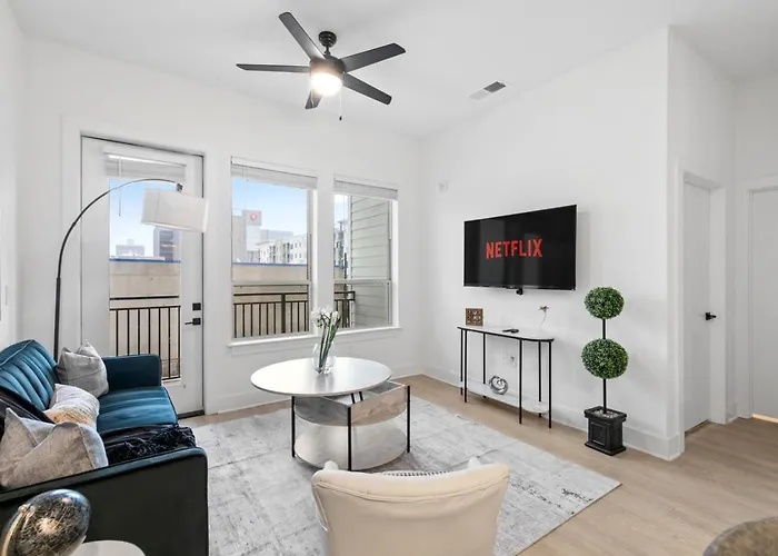Luxury 2-Bedroom Condo With Private Parking