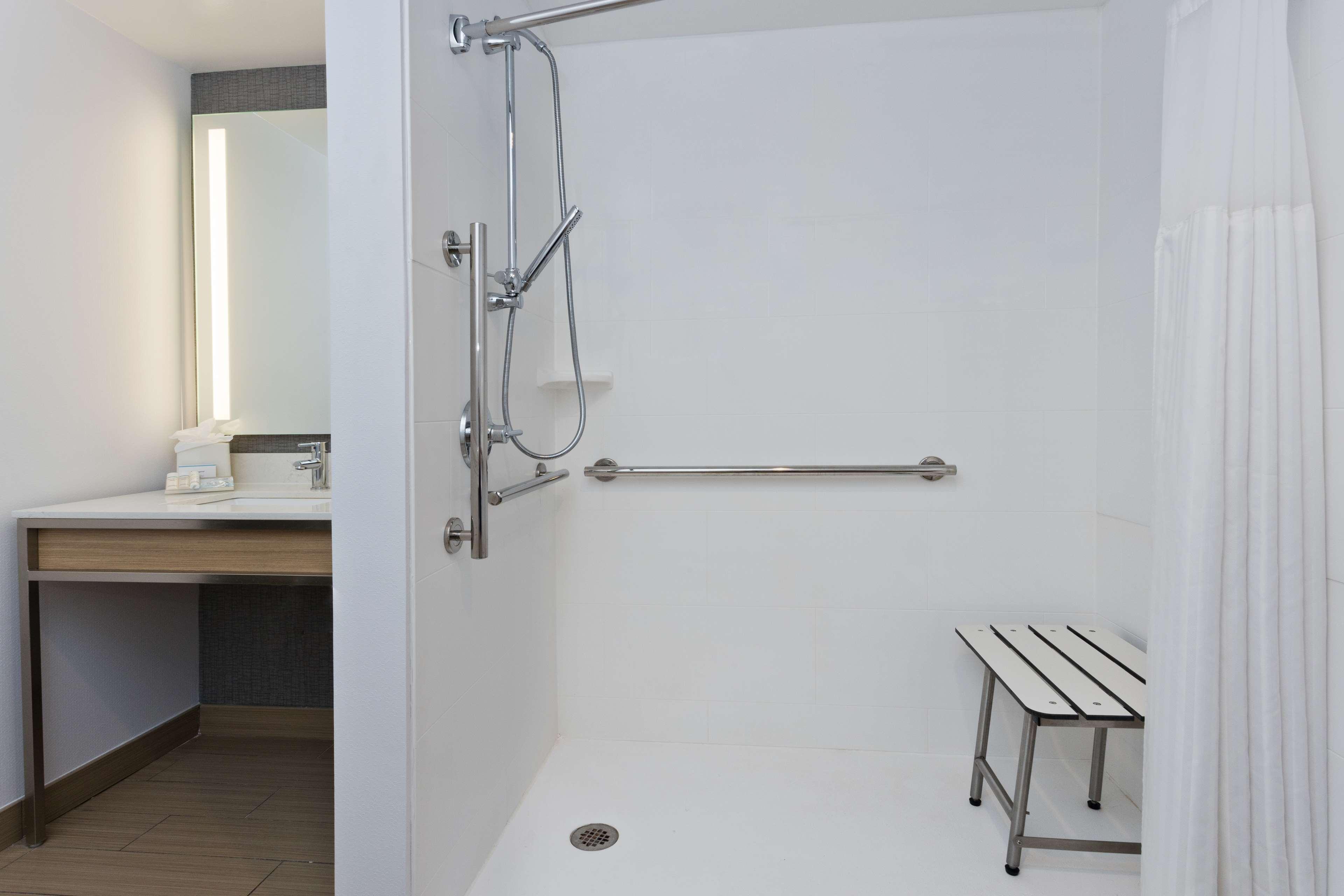 Hotel Hilton Garden Birmingham/lakeshore Drive 3*