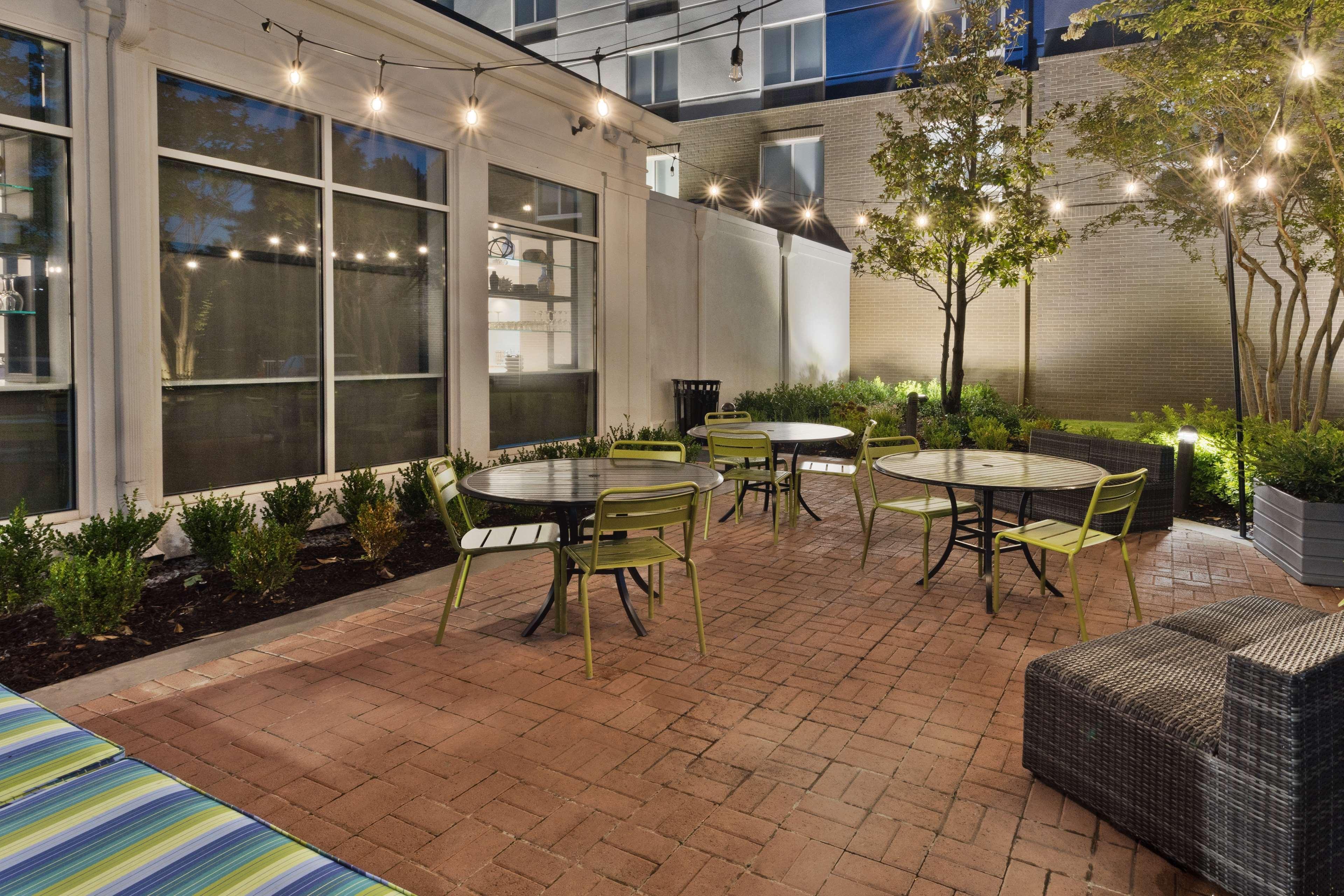Hilton Garden Birmingham/lakeshore Drive 3*