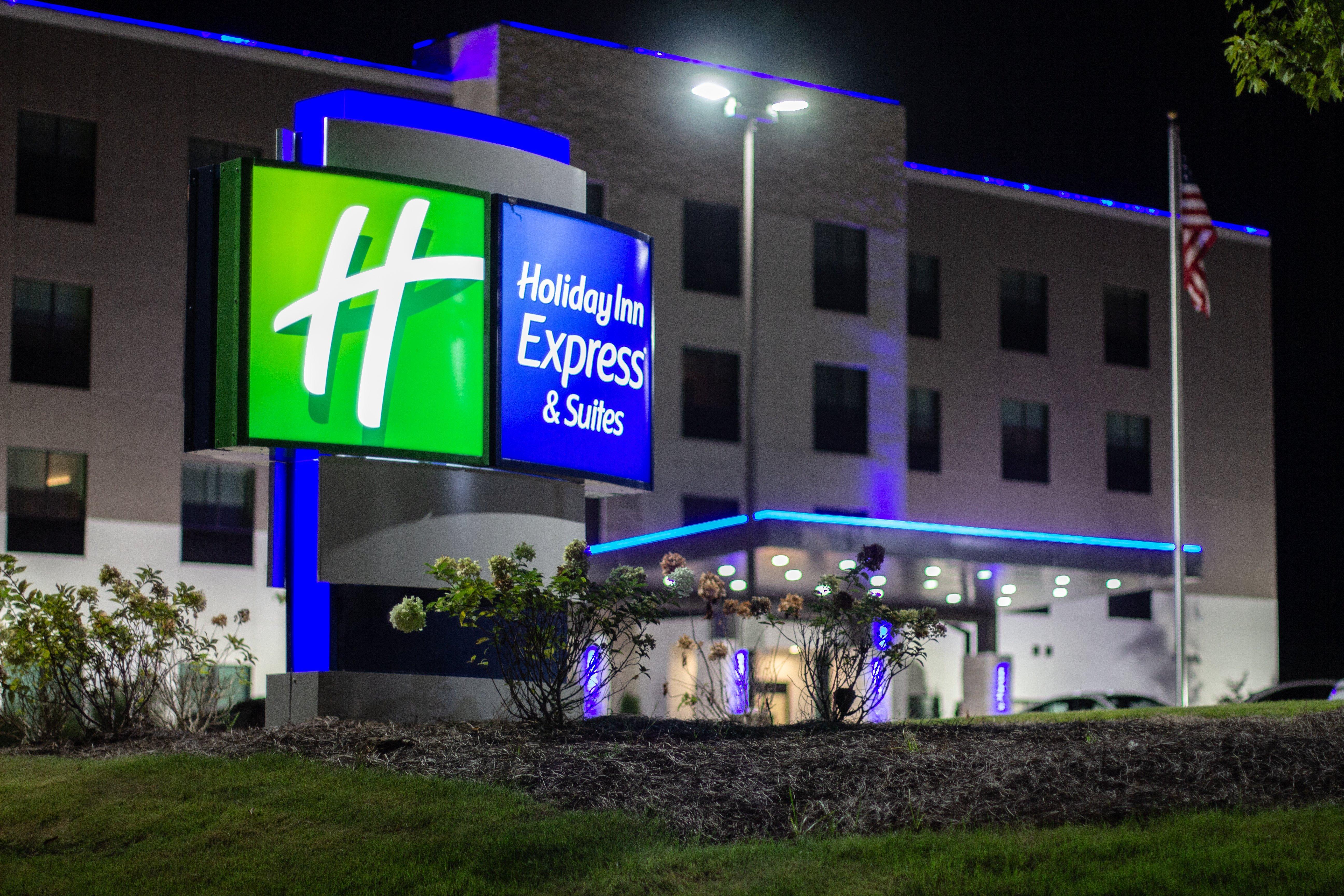 Hotel Express & - - Homewood