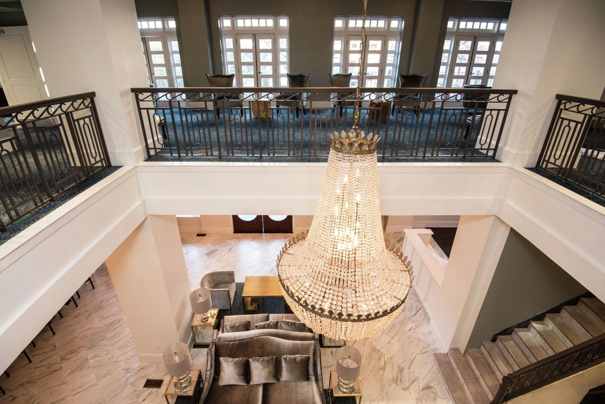 Redmont - Curio Collection By Hilton