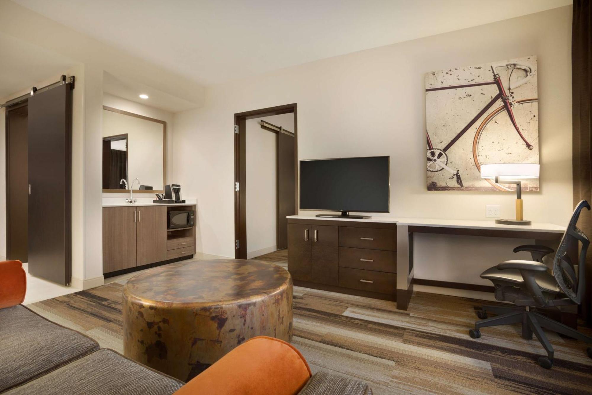Hilton Garden Downtown 3*