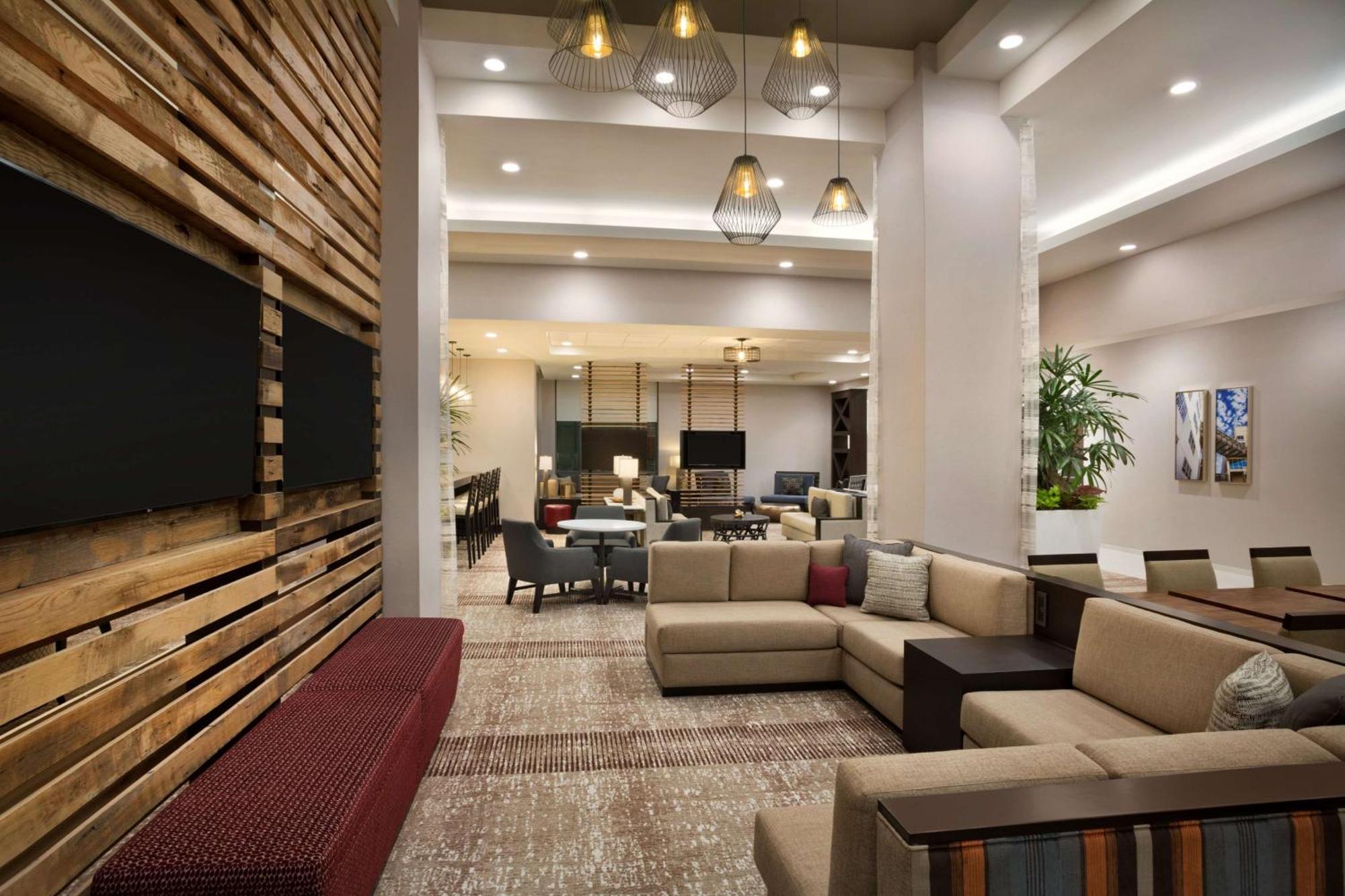 Hilton Garden Downtown 3*
