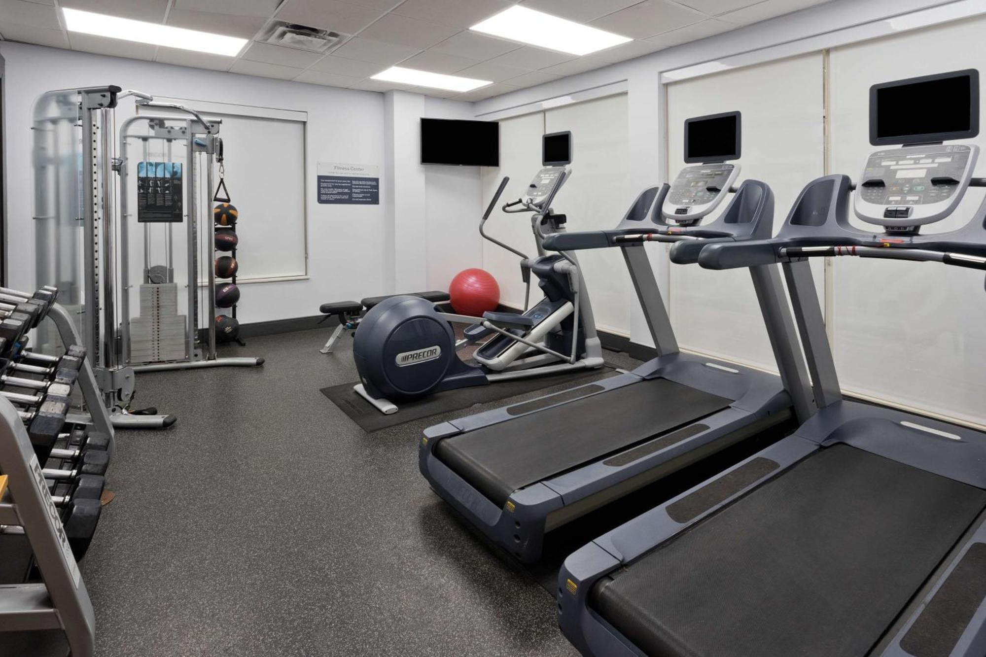 Hilton Garden Birmingham/lakeshore Drive 3*