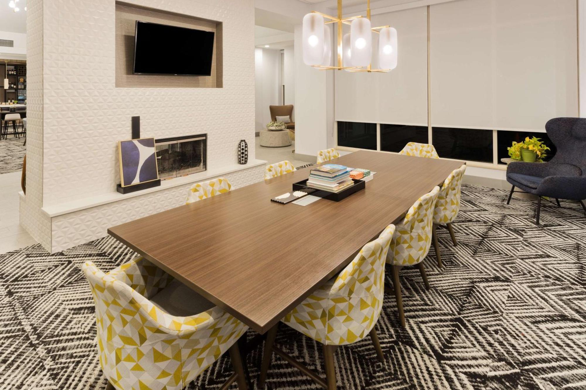 Hilton Garden Birmingham/lakeshore Drive