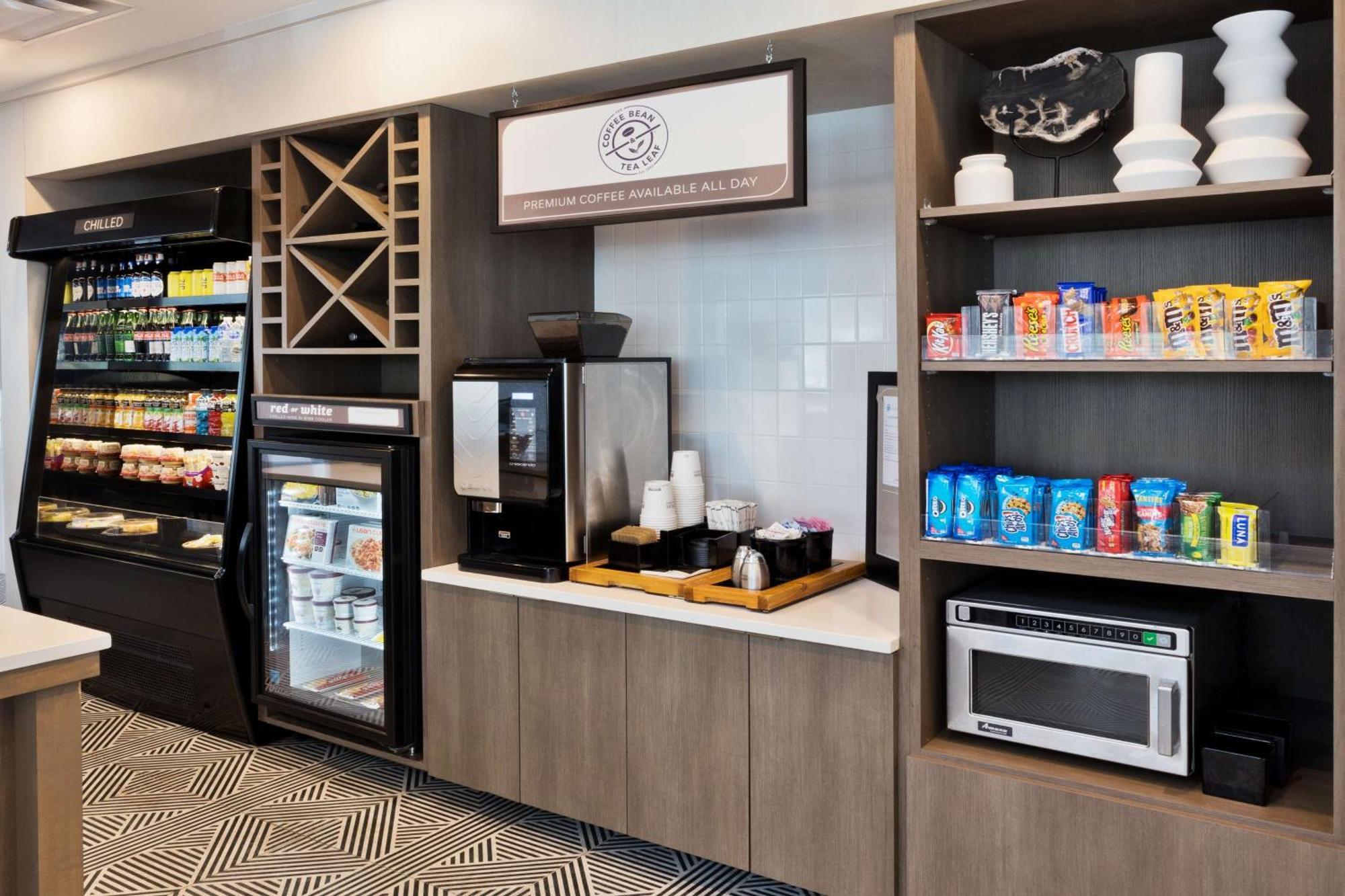 Hilton Garden Birmingham/lakeshore Drive 3*