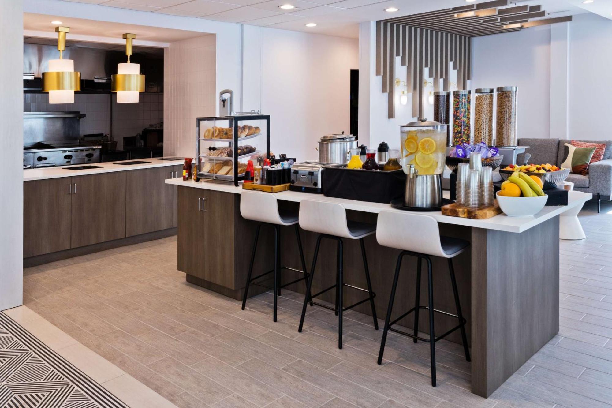 Hilton Garden Birmingham/lakeshore Drive