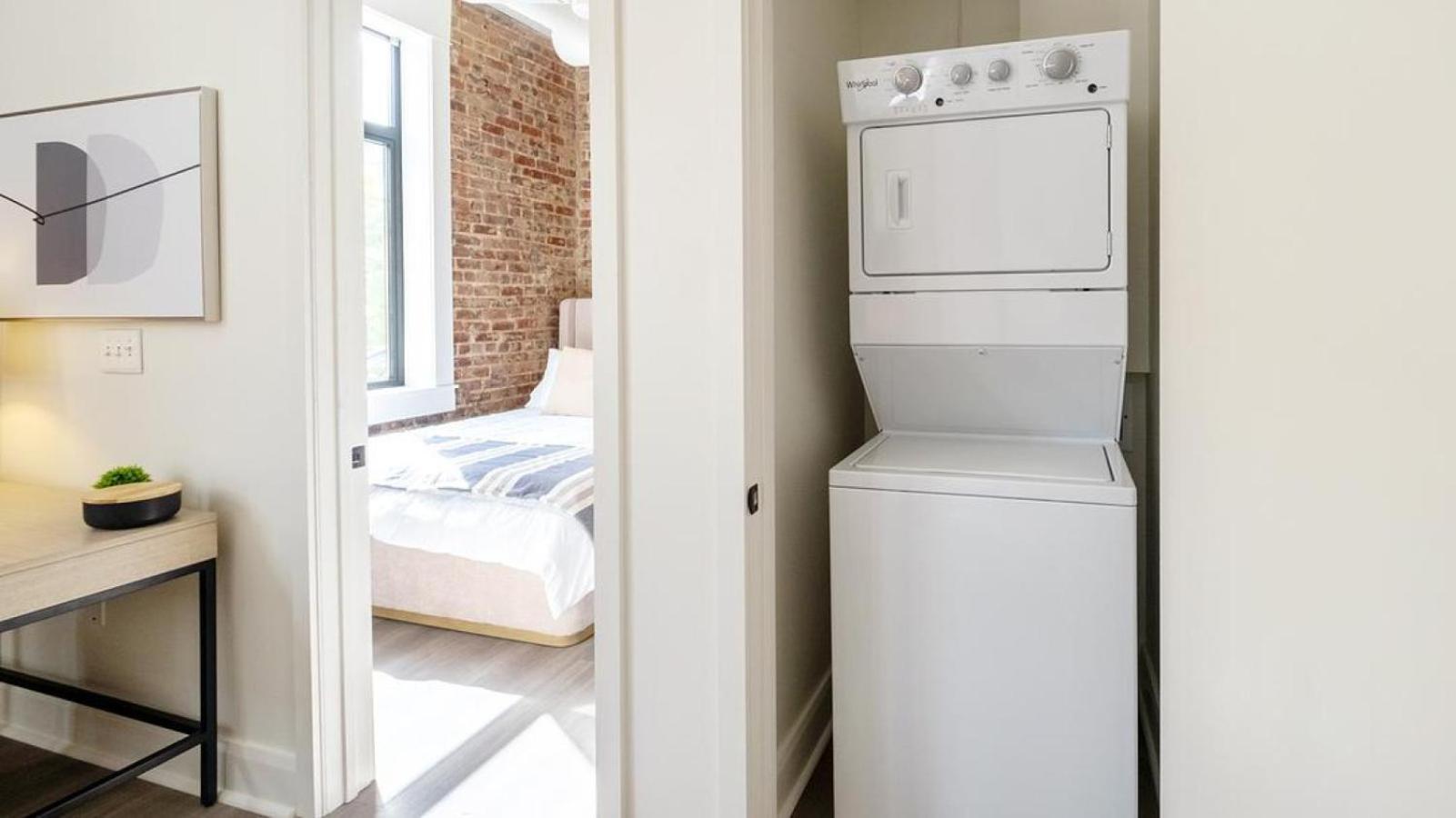 Landing Modern With Amazing Amenities Apartment Birmingham