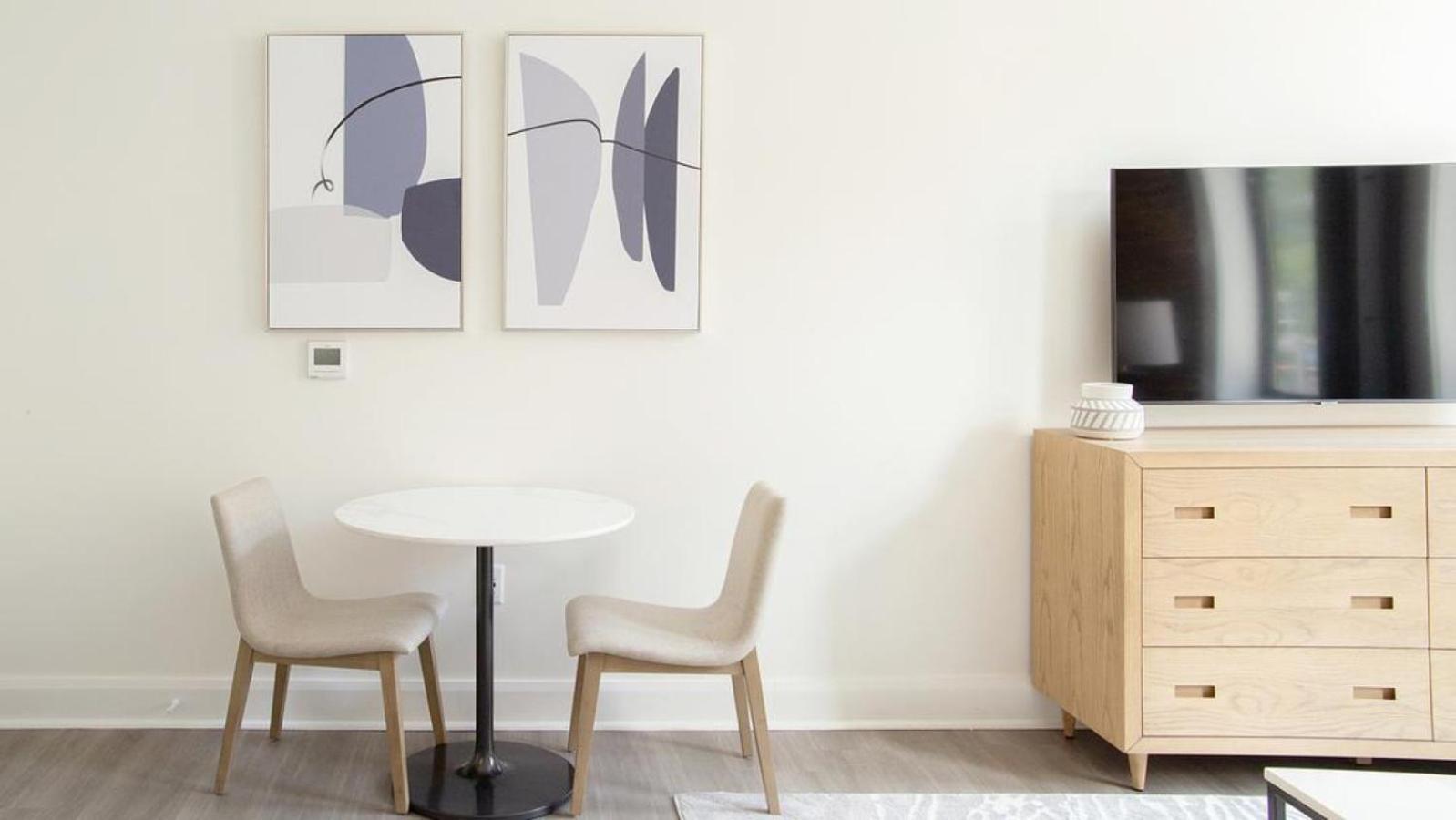 Apartment Landing Modern With Amazing Amenities *