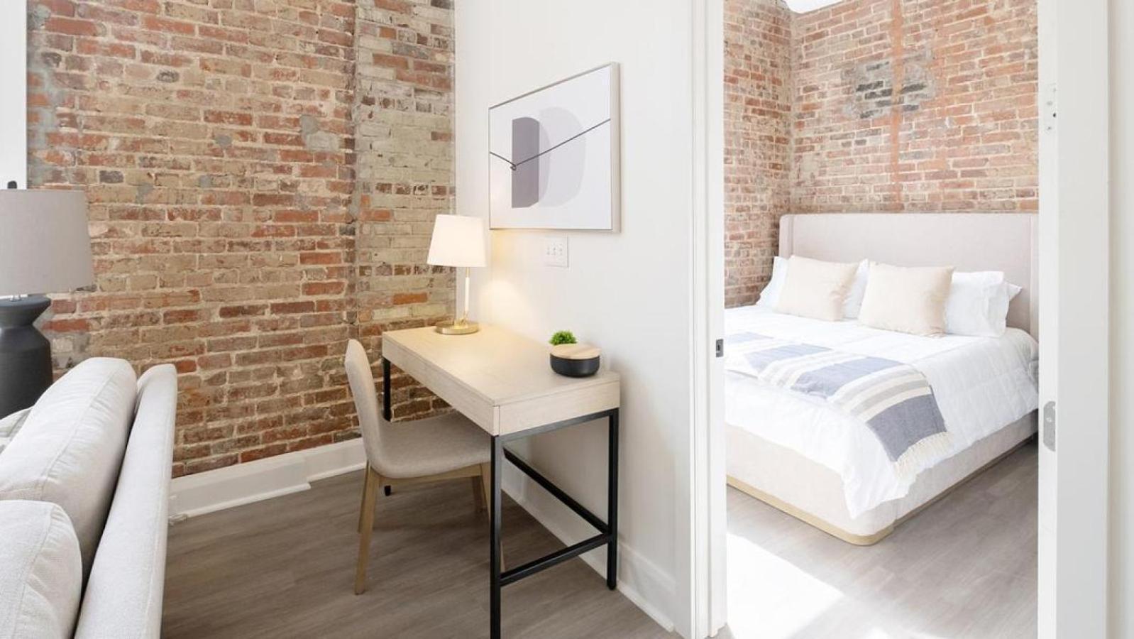 Landing Modern With Amazing Amenities Apartment