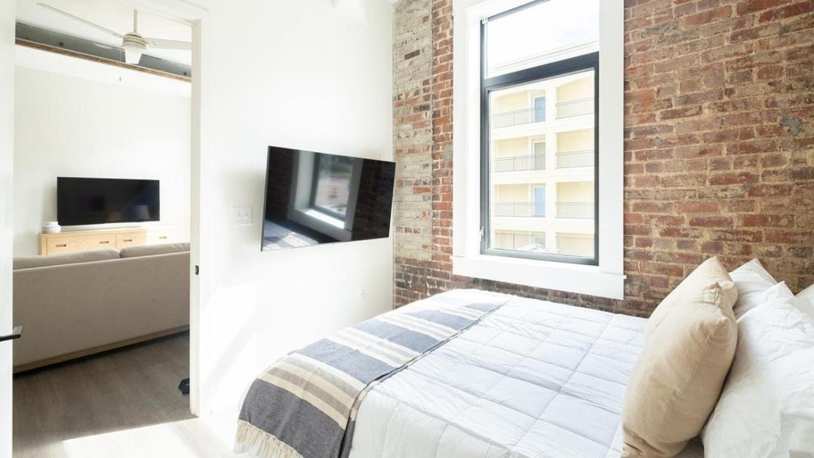 Landing Modern With Amazing Amenities Apartment