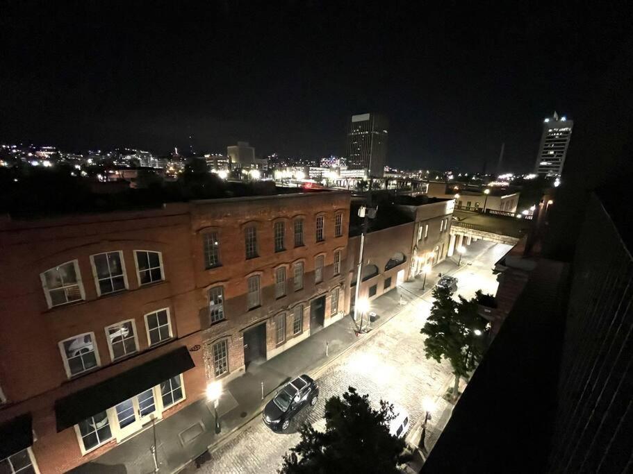 Apartment Mercantile Industrial Loft! *