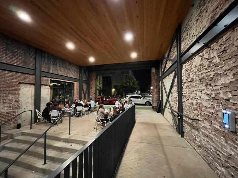 Mercantile Industrial Loft! Apartment