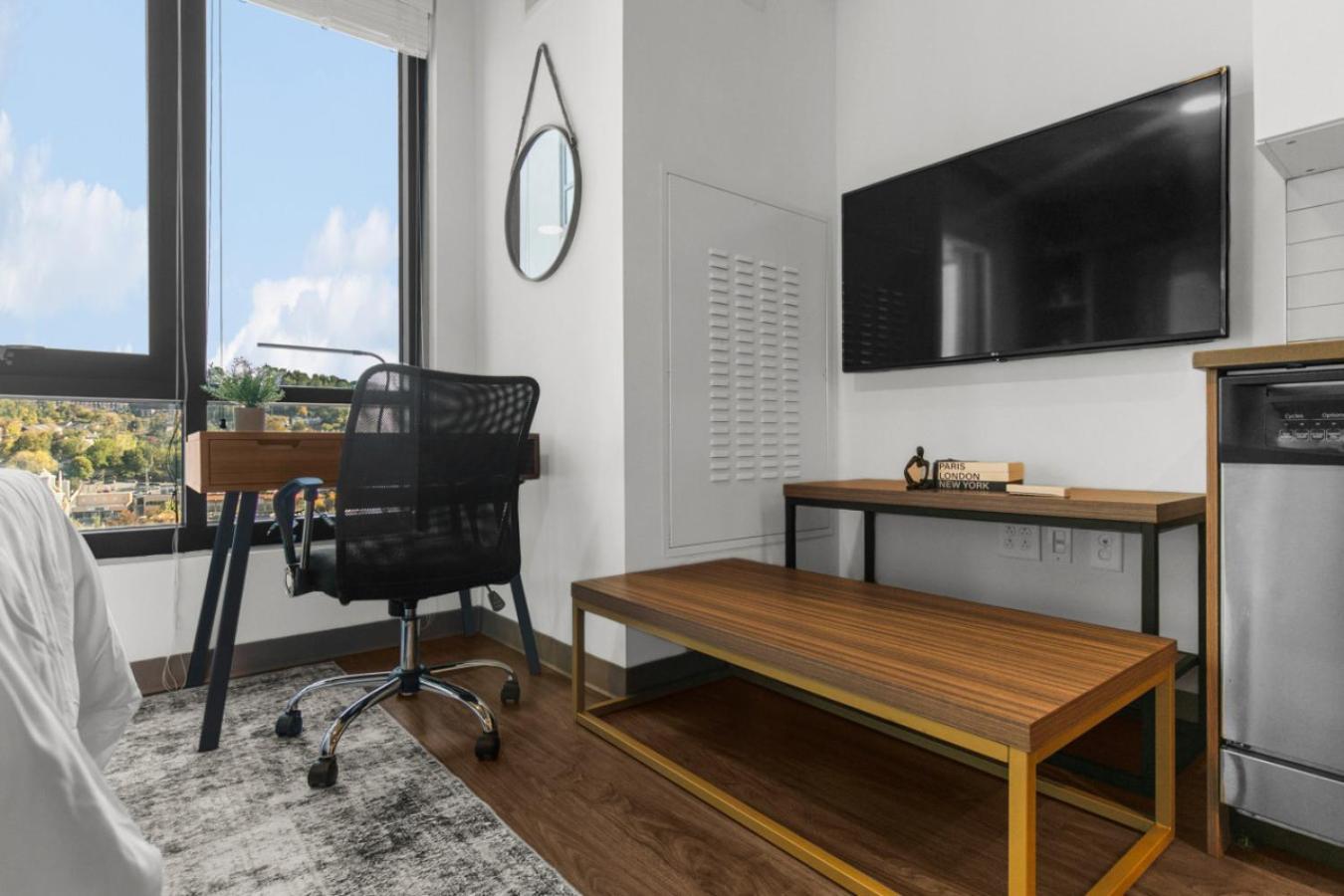 Apartment Chic In Downtown Bhm 13 *