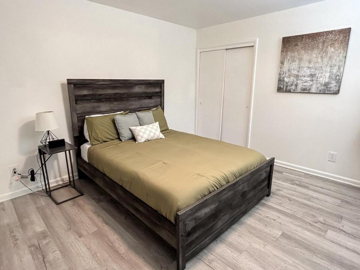 A- Travel, Work And Play Only Minutes Away Apartment Birmingham