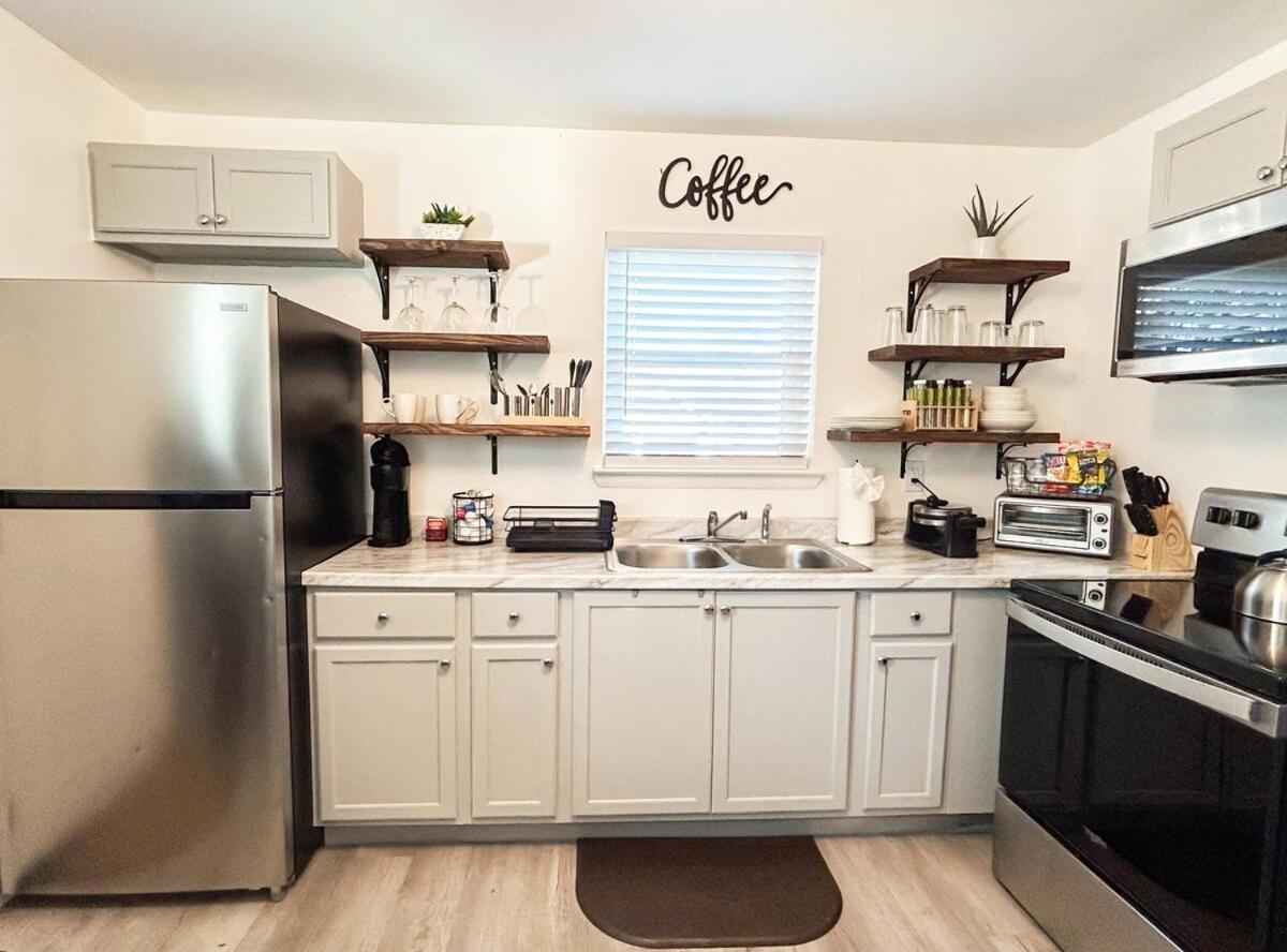 A- Travel, Work And Play Only Minutes Away Apartment *