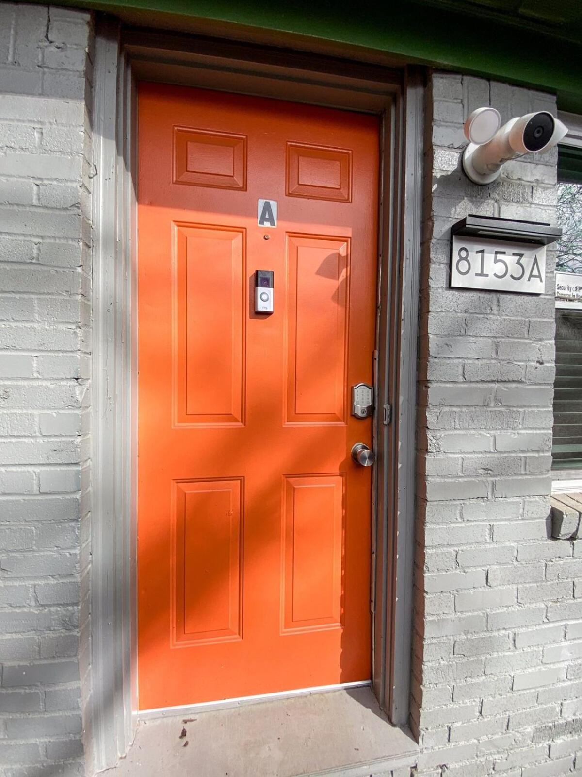 Apartment A- Travel, Work And Play Only Minutes Away *