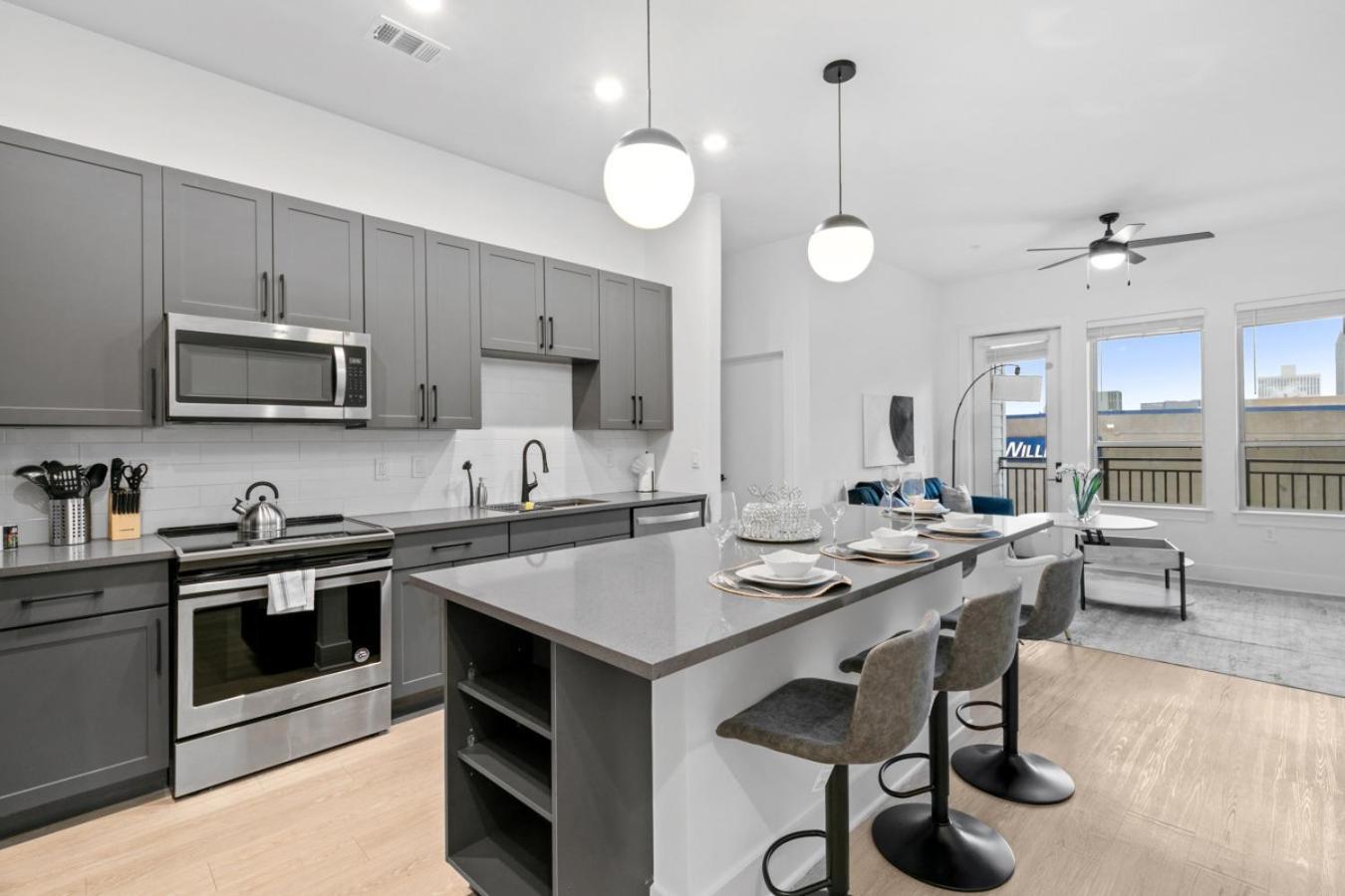 Apartment Luxury 2-bedroom With Private Parking