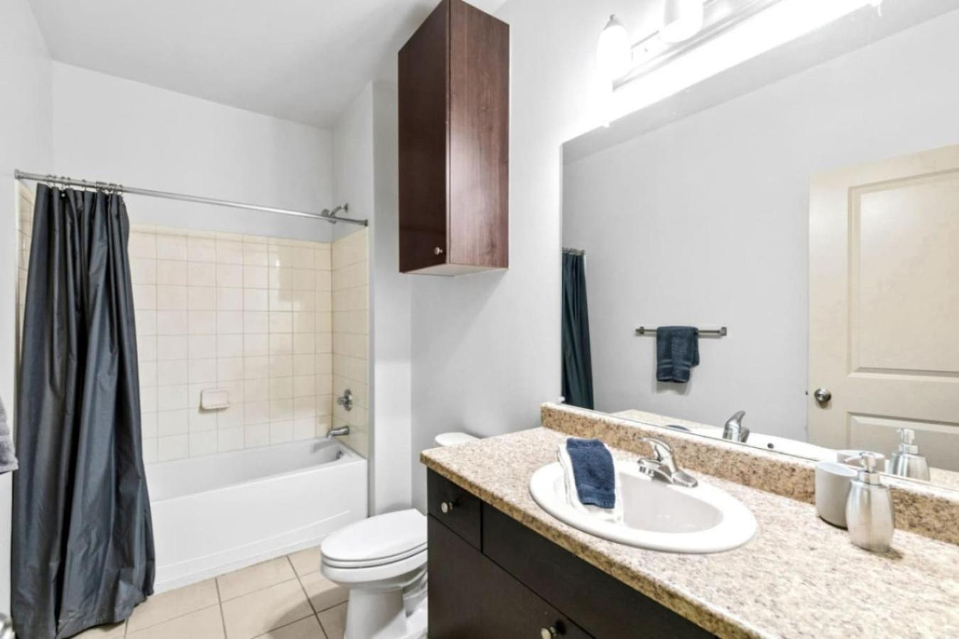 Chic Urban Living, With Pool Access 09
