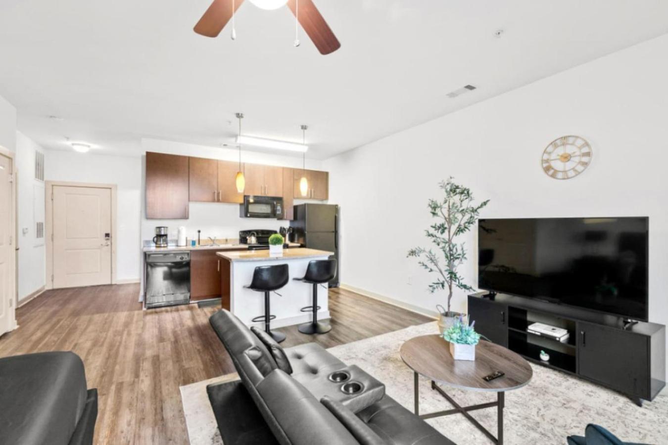 Chic Urban Living, With Pool Access 09 Apartment *