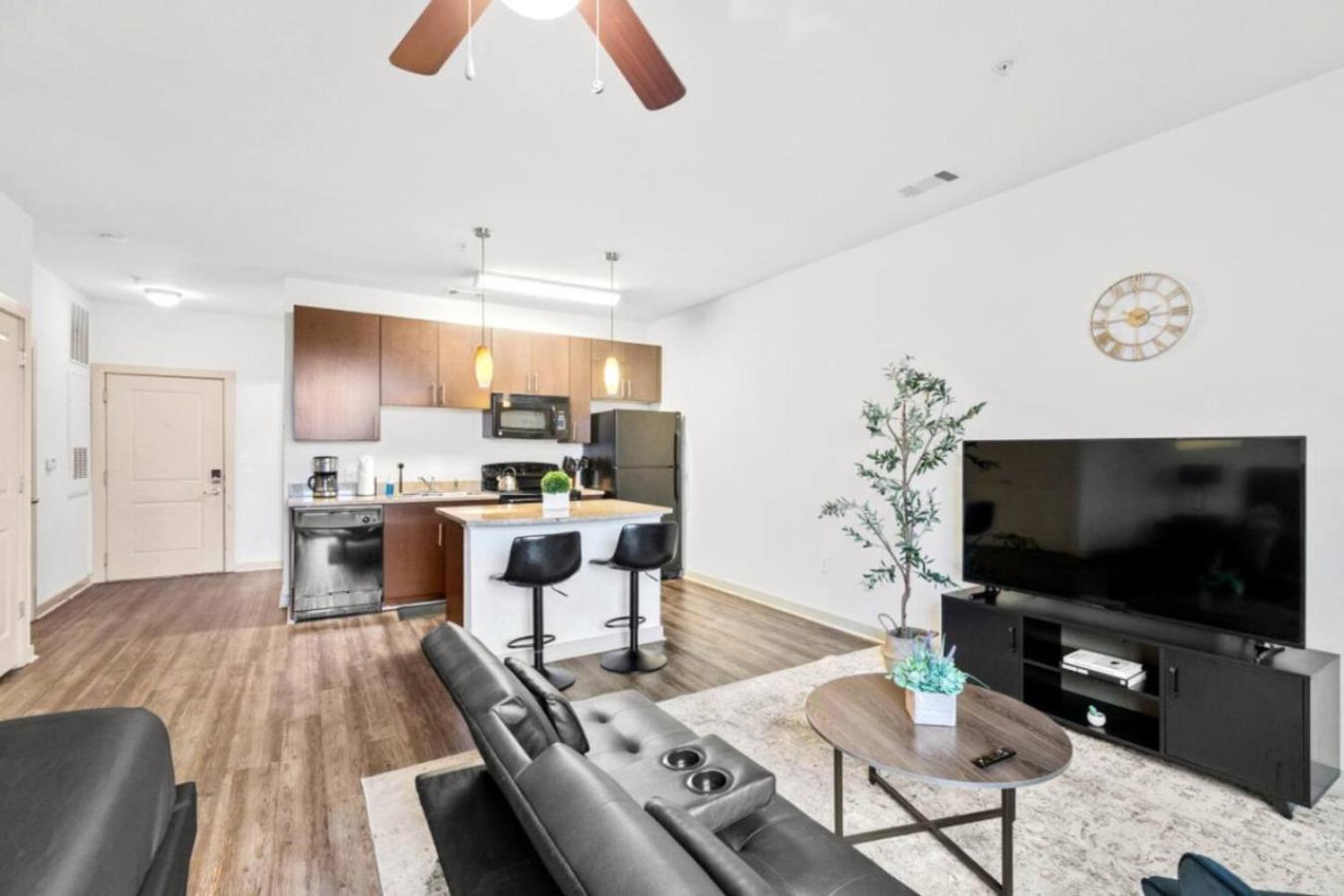 Apartment Chic Urban Living With Pool Access Birmingham
